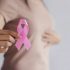 سازمان جهانی بهداشت مصرف الکل را از عوامل موثر در بروز سرطان پستان می‌داند